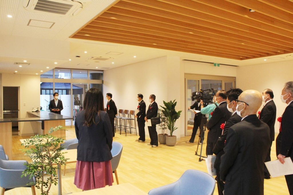 2022.11.1_松翠館竣工式_1階いぶきホール-縮小-1024x683.jpg
